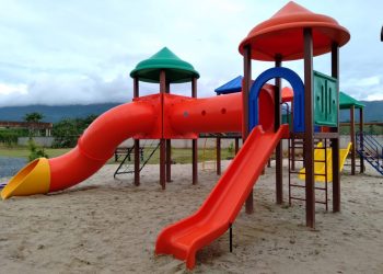 Novos parquinhos são instalados em unidades de ensino de São João Batista