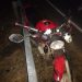 Caminhonete bate em motocicleta e motorista foge