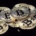 Bitcoin sofre sequência de golpes que resultaram em queda de mais de 50%