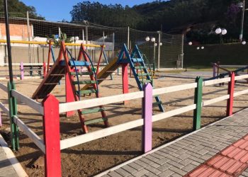 Secretaria de Esportes de Nova Trento restaura parques municipais
