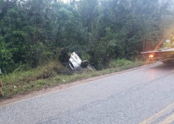 Dois veículos batem na SC 108, bairro Indaiá, em Nova Trento