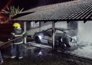 Ex-padrasto é suspeito de incendiar veículo em Nova Trento