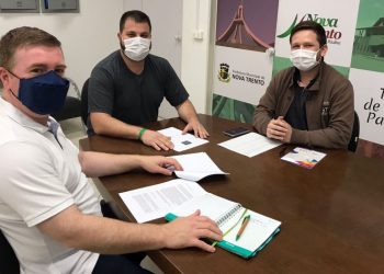 Prefeito de Nova Trento se reúne com empresa que coleta óleo de fritura