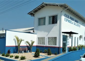 Concluída nova pintura da Escola Professora Araci Espíndola Dalcenter