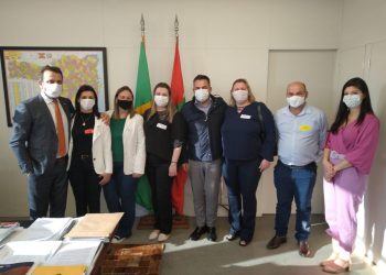 Comitiva pede agilidade na reforma de ginásio em Major Gercino