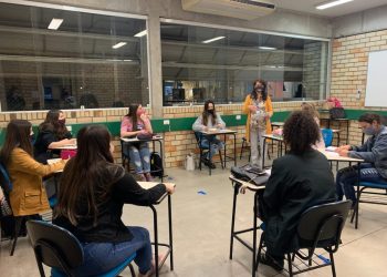 Máscaras inclusivas auxiliarão estudantes com dificuldade de audição