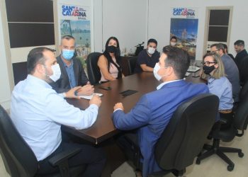 Prefeito de Canelinha entrega ofícios na Santur