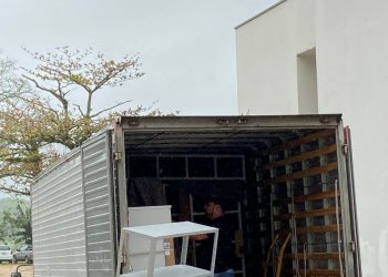 Unidades escolares de Canelinha recebem novos móveis