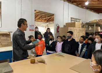 Projeto ‘Esquenta Orelha’ resgata primórdios da indústria calçadista entre estudantes