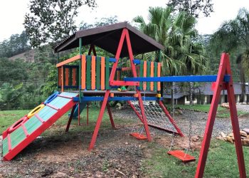 Parques infantis são instalados nas escolas de Nova Trento