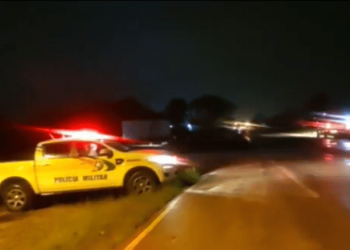 Motorista capota veículo em Canelinha