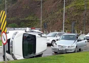 Dois veículos se envolvem em acidente na SC-410, em São João Batista