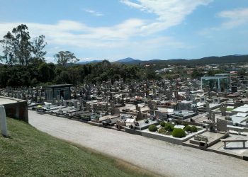 Cemitério Municipal de Canelinha tem horário especial