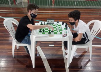 Escolas Aguti e Francisco João Valle são as campeãs do Campeonato de Xadrez