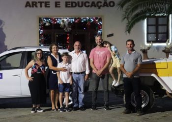 Município de Canelinha recebe dois veículos