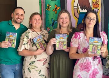 Escola Básica Manoel Vicente Gomes é destaque em livro