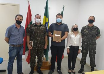 Presidente e secretária da Junta Militar de Nova Trento tomam posse