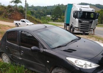 São João Batista registra colisão entre caminhão e carro