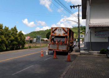Prefeitura revitaliza sinalização horizontal de ruas da área central de Nova Trento