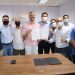 Canelinha assina ordem de serviço para primeiro trecho de asfalto do Moura
