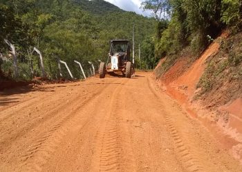 São João Batista efetua melhorias na Estrada Geral da Onça