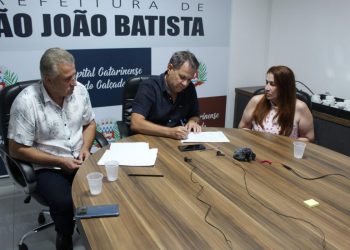 Prefeito de São João Batista equipara salário dos professores ao piso nacional