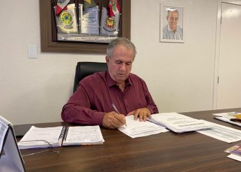 Tijucas sanciona lei que concede reajuste ao magistério