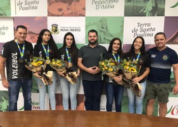 Campeãs Brasileiras de Seleções Sub-17 do Voleibol Nova Trento recebem homenagem