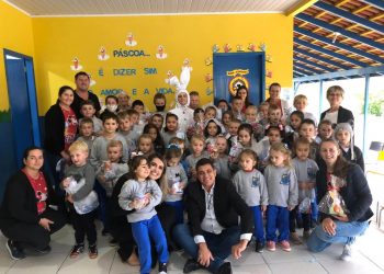 Major Gercino entrega uniformes aos estudantes das escolas municipais