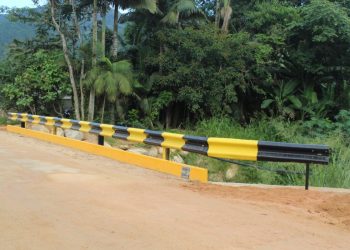 Defensas metálicas são instaladas em pontes no interior de São João Batista