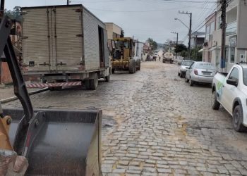 Secretaria de Infraestrutura solicita a motoristas que não deixem veículos estacionados na rua Jorge Lacerda e transversais