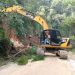 Secretaria de Obras de Nova Trento realiza limpeza e alargamento em trecho da estrada do Aguti