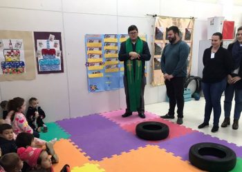Prefeito e padre visitam novo local que abriga estudantes do CMEI Padre Rossi