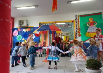 Escolas e creches de Nova Trento têm festa junina com apresentações e comidas típicas