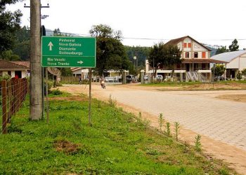 Pedido de asfalto de Major Gercino a Leoberto Leal dá esperança ao interior