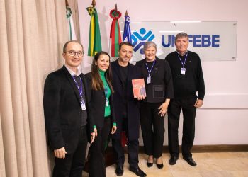 Governador Carlos Moisés visita a Fundação Educacional de Brusque