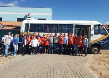 Novo micro-ônibus é entregue para a Apae de São João Batista