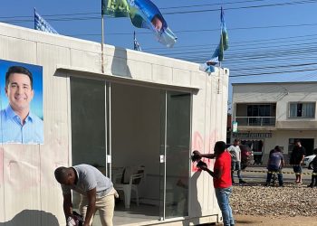 Comitê do candidato Daniel Cândido amanhece pichado