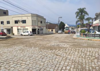 Ruas Leoberto Leal e Luiz Laus terão proibição de estacionamento nesta semana