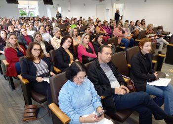 Gestores de escolas municipais da Grande Florianópolis participam de formação
