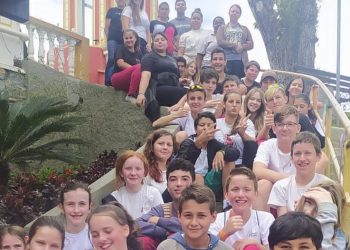 Estudantes do Aguti realizam caminhada educativa no Morro da Cruz