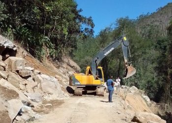 Trânsito no Salto, em Nova Trento, é interditado para detonação de rochas