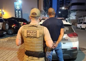 Homem é preso após agredir mulher em Canelinha
