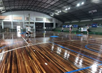 Ginásio Inácio Gullini recebe manutenção na quadra