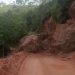 Trânsito na estrada do Macaco Branco, no interior de São João Batista, está interditado