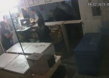 Dois são esfaqueados em casa noturna de Tijucas