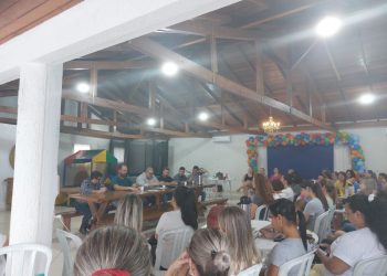 Professores grevistas querem que vereadores barrem pauta de votações do Executivo