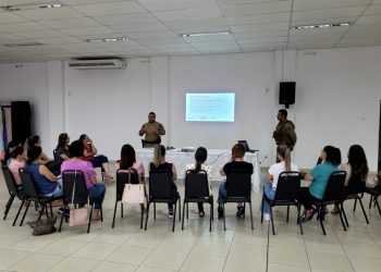 PM orienta equipe técnica da Secretaria de Educação sobre segurança nas escolas em Nova Trento