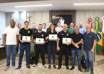 Delegado e policiais civis são homenageados pela Câmara de Vereadores de SJB