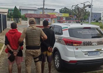 Suspeitos de traficarem drogas são presos durante operação policial